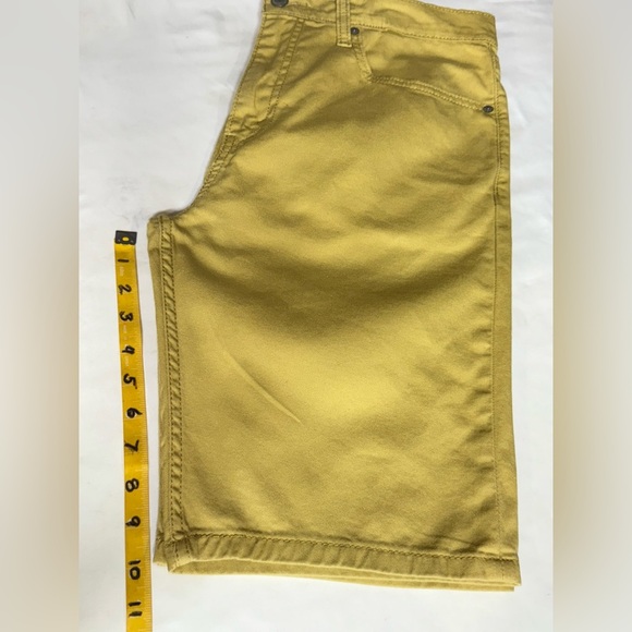 LEVI'S 508 Mustard Yellow Flat Front Shorts size 34 - Picture 9 of 9